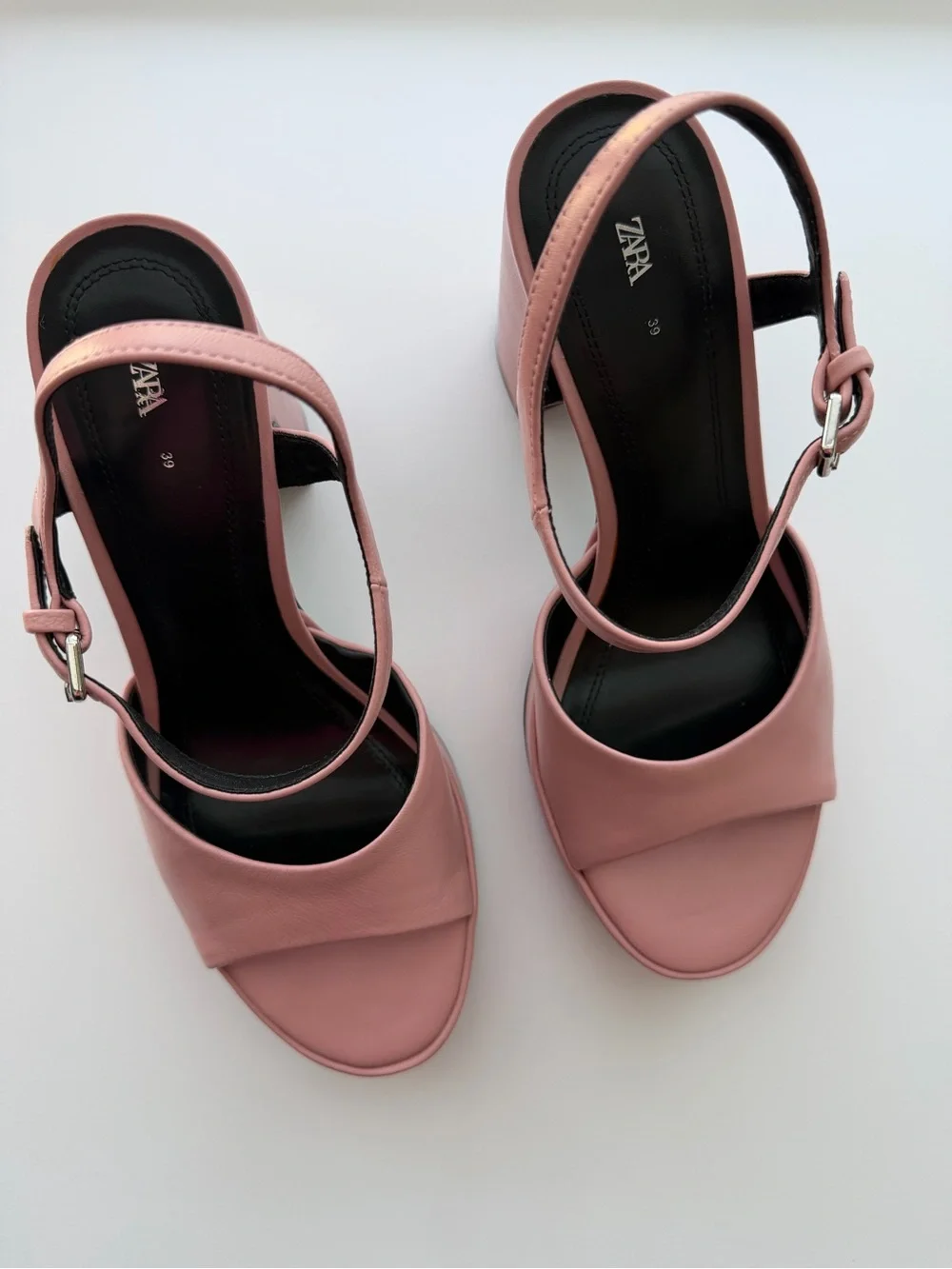 Zara show minimal